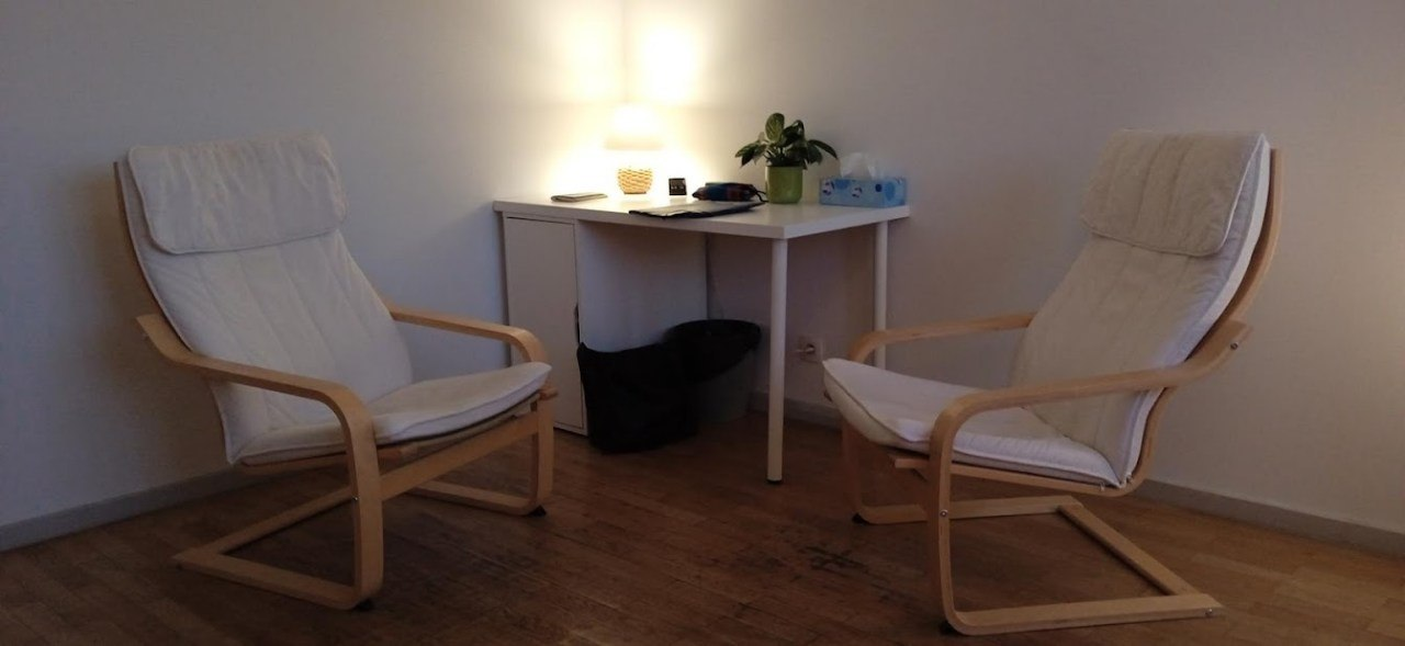 Salle de consultation avec deux fauteuils